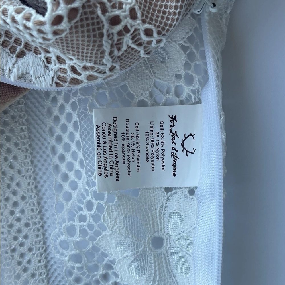 For Love & Lemons Ivory Lace Crop Top
Sz Large - Picture 7 of 8